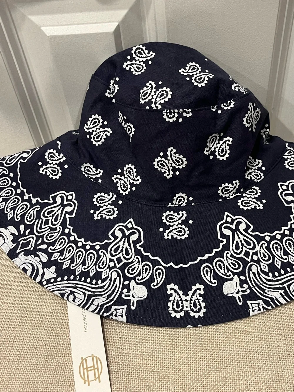 NWT HOUSE OF HARLOW 1960 WOMEN'S BANDANA PRINT BUCKET HAT- REVERSIBLE - Picture 2 of 6